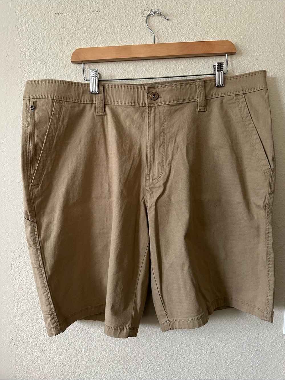 Weatherproof Vintage Men's Flat Front Khaki Shorts - Tan size 38/ NWT 1313